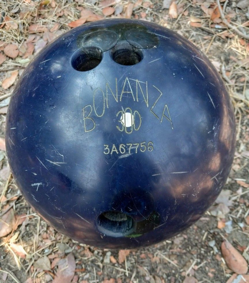 Vintage Bonanza 300 White Dot Bowling Ball