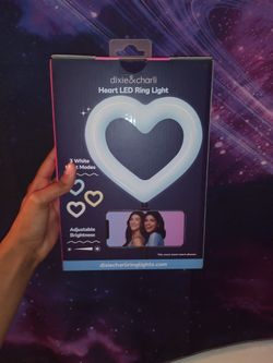 Dixie And Charli Ring Light