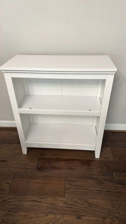 White 2-Shelf Bookcase / Nightstand – great Condition