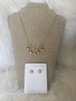 Juego de acero inoxidable aretes y cadena muevo