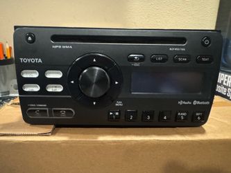 2013 Toyota Yaris stock radio