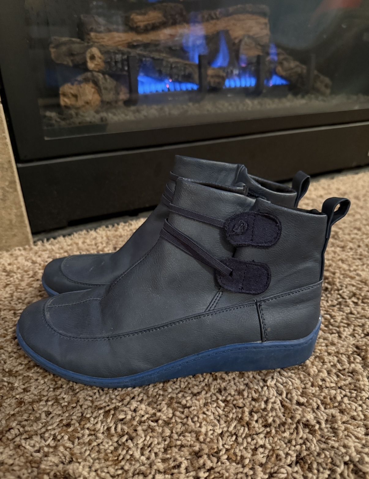 Slip On Blue Boots (navy Color) Women’s 8