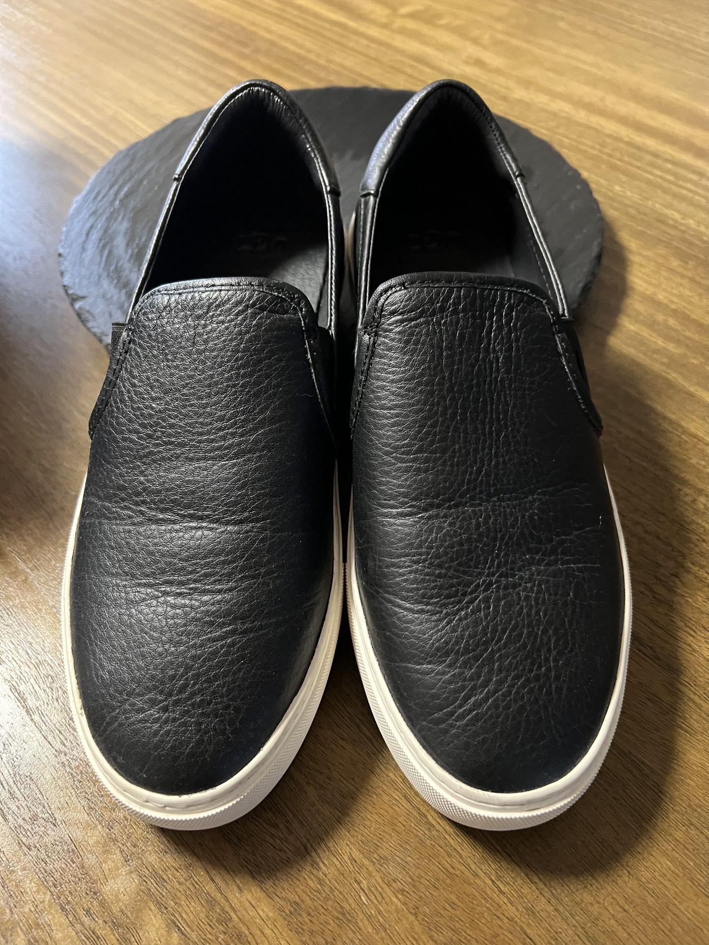 UGG LEATHER SLIP-ON SNEAKERS π