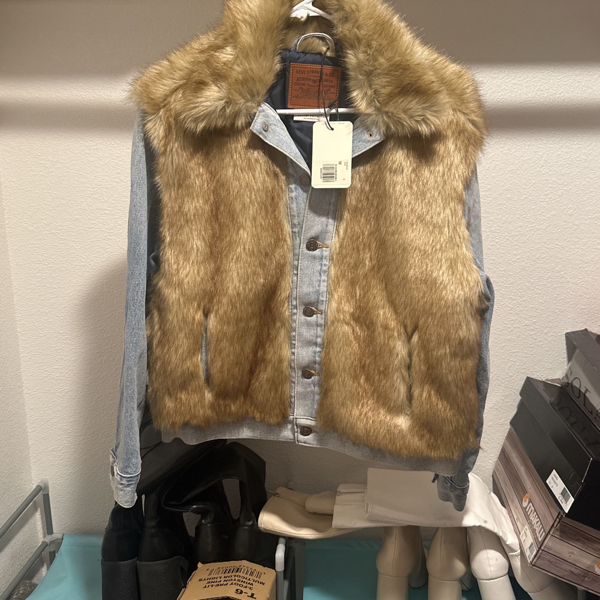 Levi’s Fur Jean Jacket (BRAND NEW)