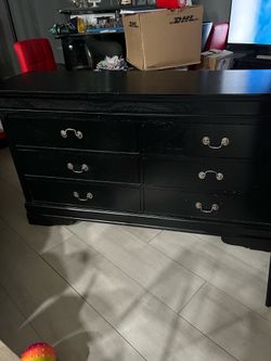 Mueble con espejo de seis cajones