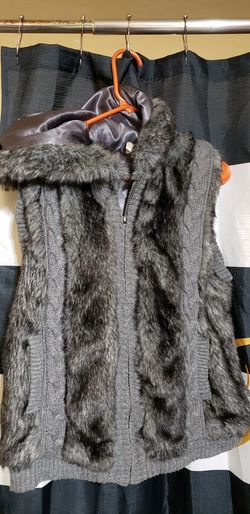 NEW Womens hood faux fur vest!