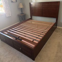 Queen Size Bed Frame With Pull-out Drawers 