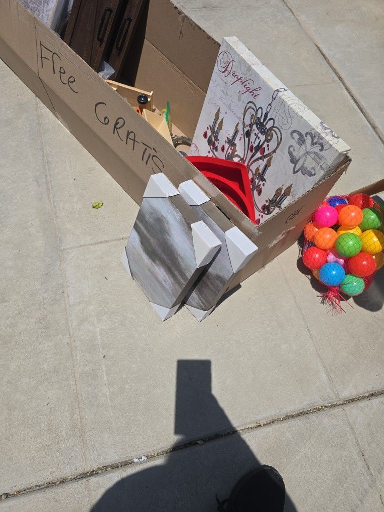 Free Box St My Yard Sale