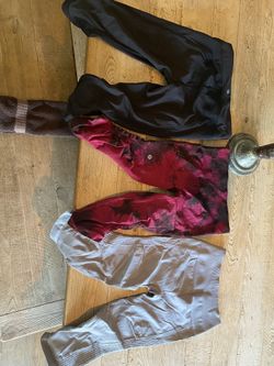 Lululemon size 4 Capri pants