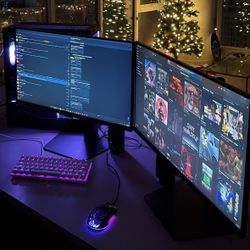 Pc With 2 Monitors And Keyboard Mouse
