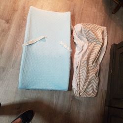 Changing Pad And Two Covers Munchkin Brand 