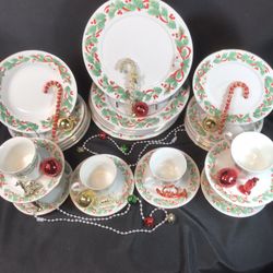 Vintage (1990) Sanyo Noel Christmas Dishes Setting For 6