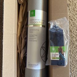 Gaiam Premium Reversible Yoga Mat With Yoga Mat Sling.