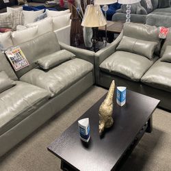 Lovely Leather Sofa &Loveseat✨💚 Easy Financing Available ✨✅