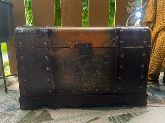 Vintage Trunk Chest