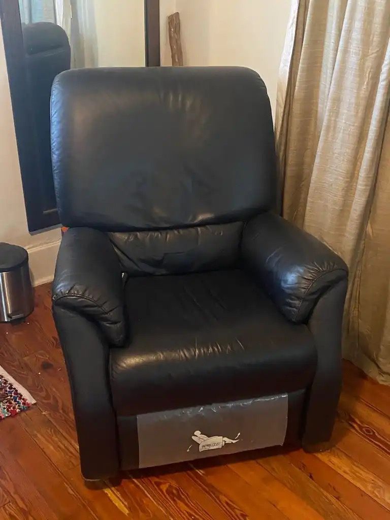 Massage Recliner With Remote Good Condition 