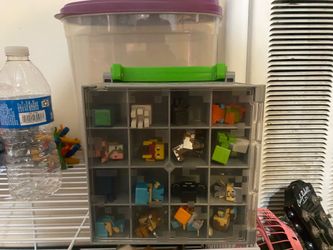 Minecraft mini fig collectors case By Mattel.