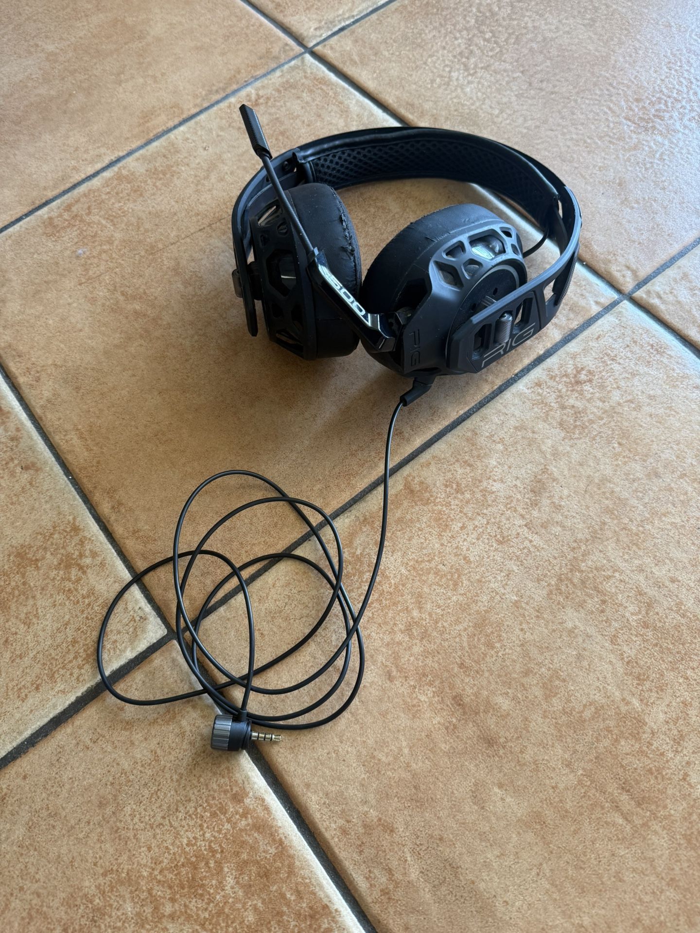 Plantronics RIG 500 Gaming Headset - Works Great (Used)