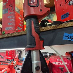 Milwaukee
M18 18V Lithium-lon Cordless FORCE LOGIC 6-Ton Utility Crimping Kit