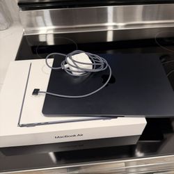 13-inch MacBook Air with Apple M2 chip (2024)