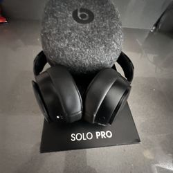 Beats Solo Pro Headphones Excellent Condition 