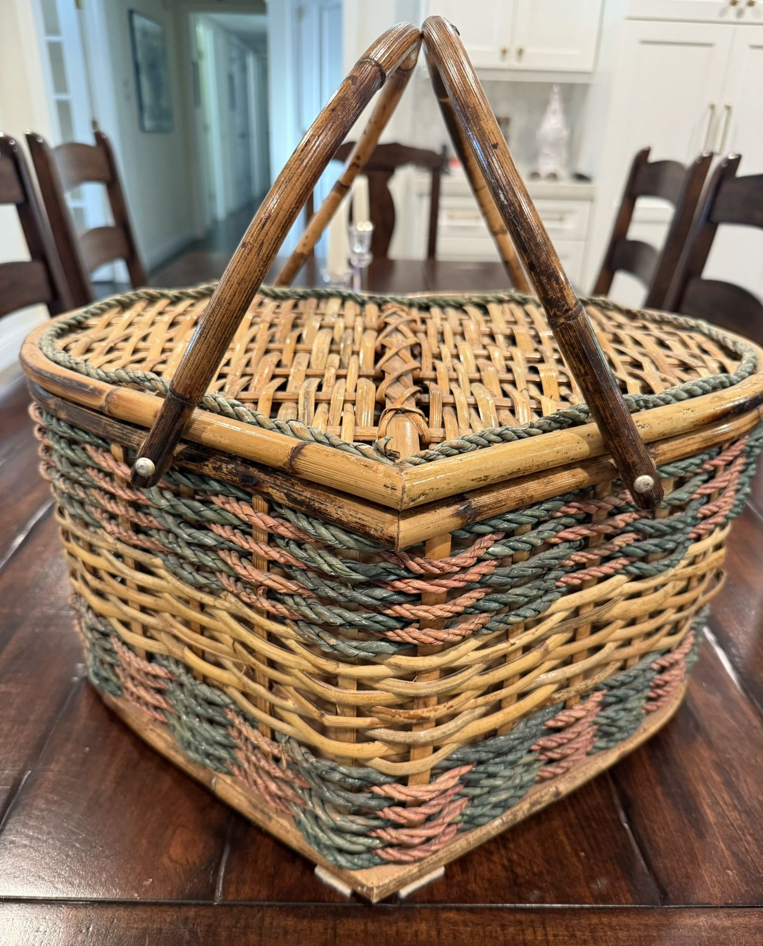 🧺 Wicker Basket – $10