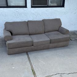 Free couch 🛋️ 