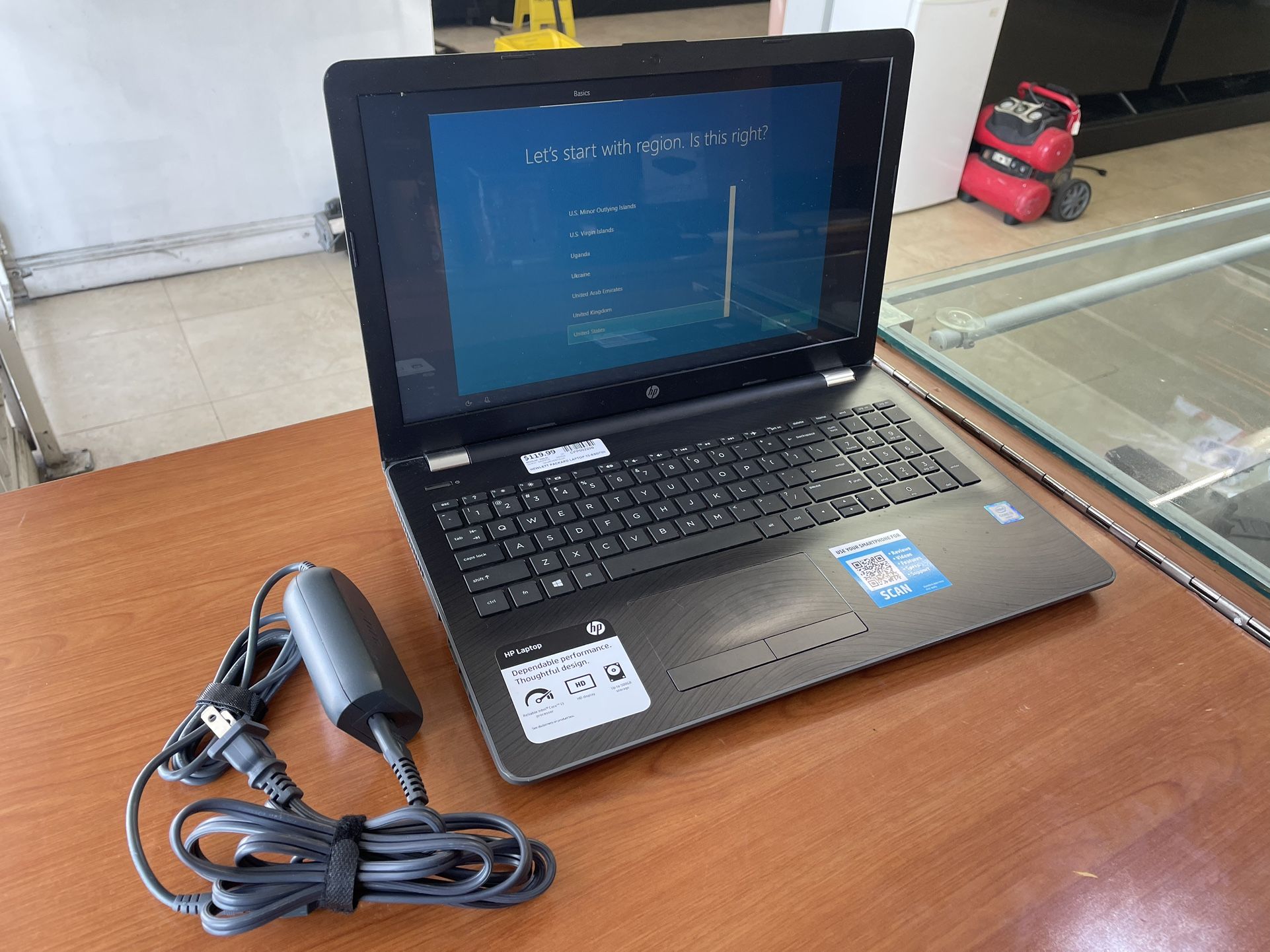 HP 15” i3-6006U 8GB RAM. 256GB HDD Laptop