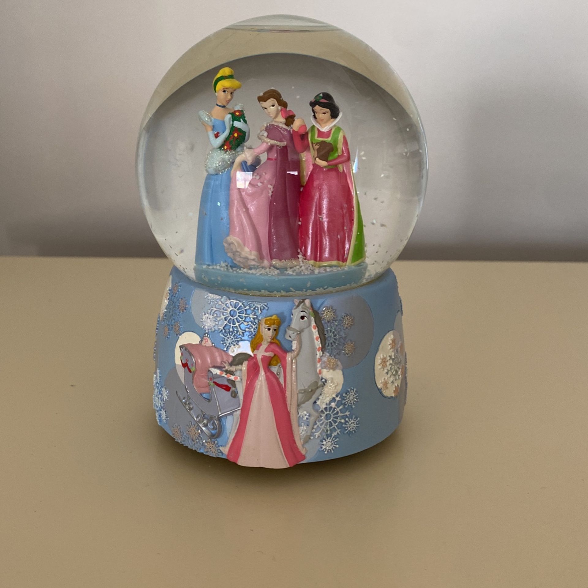 Disney Princesses Musical Snow Globe