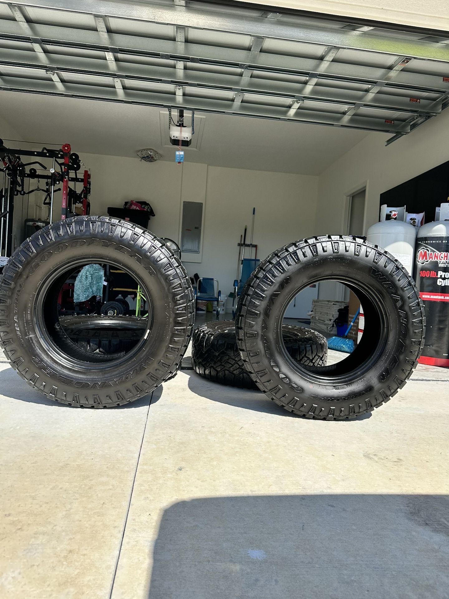 4 Wrangler Dura track Good Year M/S 265/70 R 16