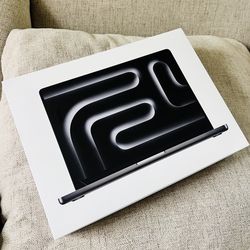 Apple MacBook Pro 14" M5 nano texture 32gb memory 4tb storage