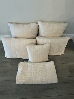 Beige Queen Coverlet Blanket and matching pillows 