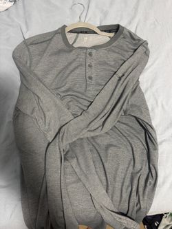 Under Armor Long Sleeve Size Large