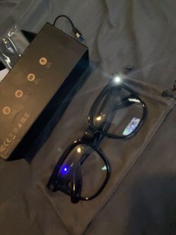 Smart Glasses with camera and translation, assistant