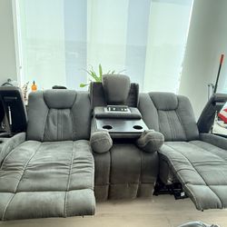 Power Reclining Loveseat w/ Console + Cup Holders