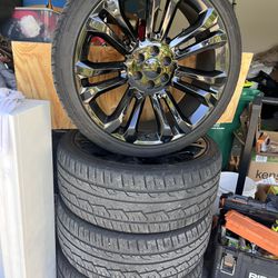  305/35/24 Tires With Glossy Black SUV Rims 