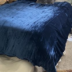 West elm Crinkle Velvet Duvet Cover- King, Blue