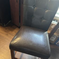 Dinning Room Table/3 Chairs 