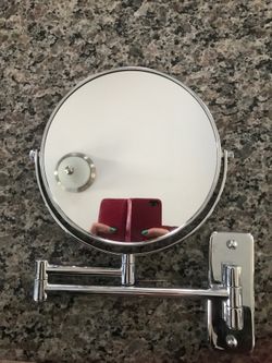 Adjustable bathroom beauty mirror