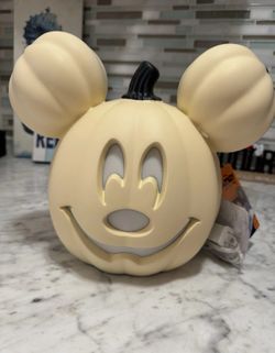 Disney 2025 Mickey Mouse 10” Pumpkin Light Up Halloween Mold Brand New