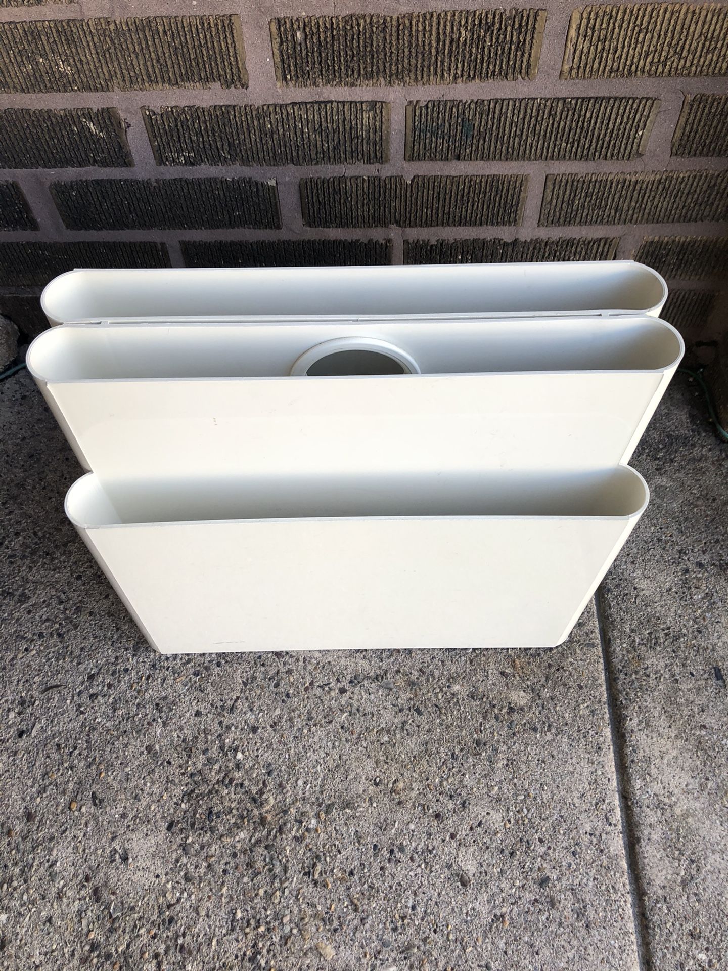 Magazine Rack Vintage Foxchase 20.00