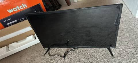 32’ Roku Smart Tv With Control