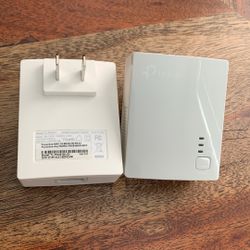 2x TL-PA4010 Ethernet Over Power line adapters