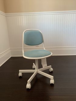 Children’s Desk Chair