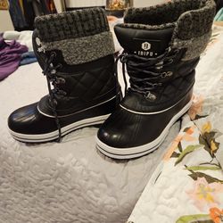 Brand New Snow Boots Size 6