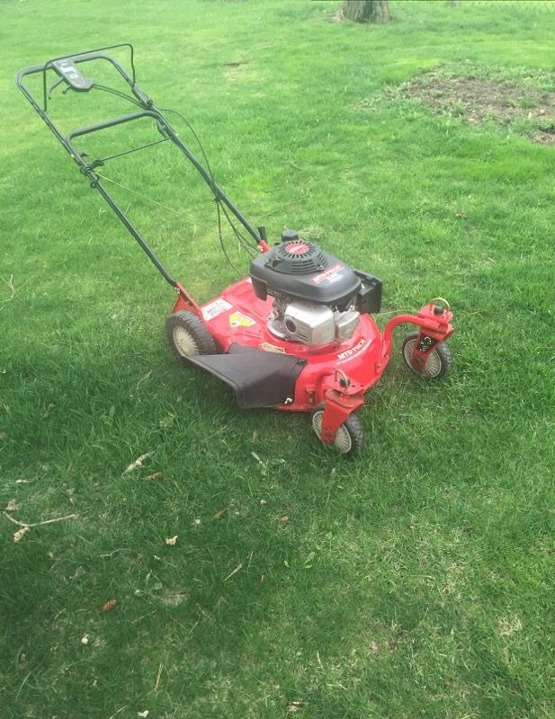 MTD lawnmower mower with Honda engine