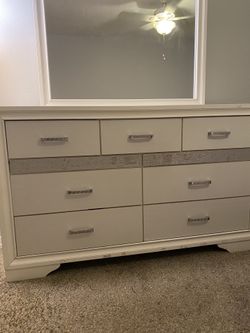 7-drawer Dresser with Mirror