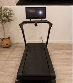Peloton Tread, Excellent Condition, Under 50 Runs
