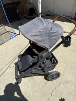 UppaBaby Vista V2 stroller with piggyback skateboard