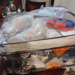 Mas De 50 Piesas De Ropita De Bebe Y Una Sillita  Buenas Condiciones